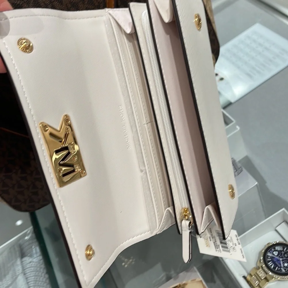 Michael Kors Mimi Large Saffiano Leather Bi-Fold Continental Wallet
Optic White - Picture 13 of 16